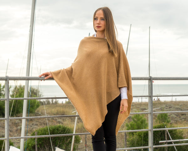 The poncho: ideas and tips for wearing it