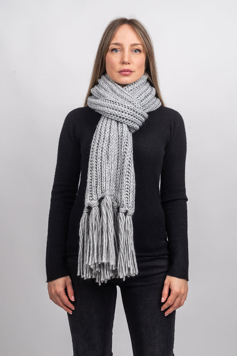 English rib knit scarf with fringes